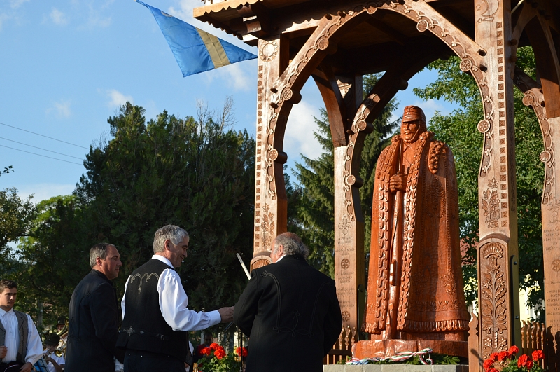 Csomortánban felavatták a Kárpátok őre emlékművet