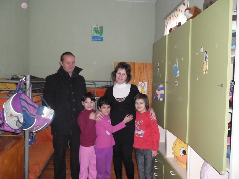 Újabb értékes adományt vittek a néppártiak a gálospetri gyermekotthon lakóinak